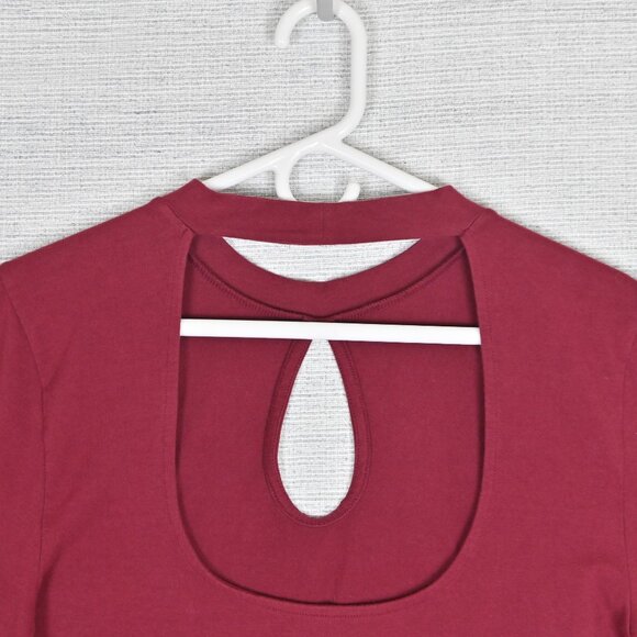Torrid 90s Retro Foxy Keyhole Open Back Mock Neck Stretch Burgundy Shirt Sz 2 - Picture 9 of 16